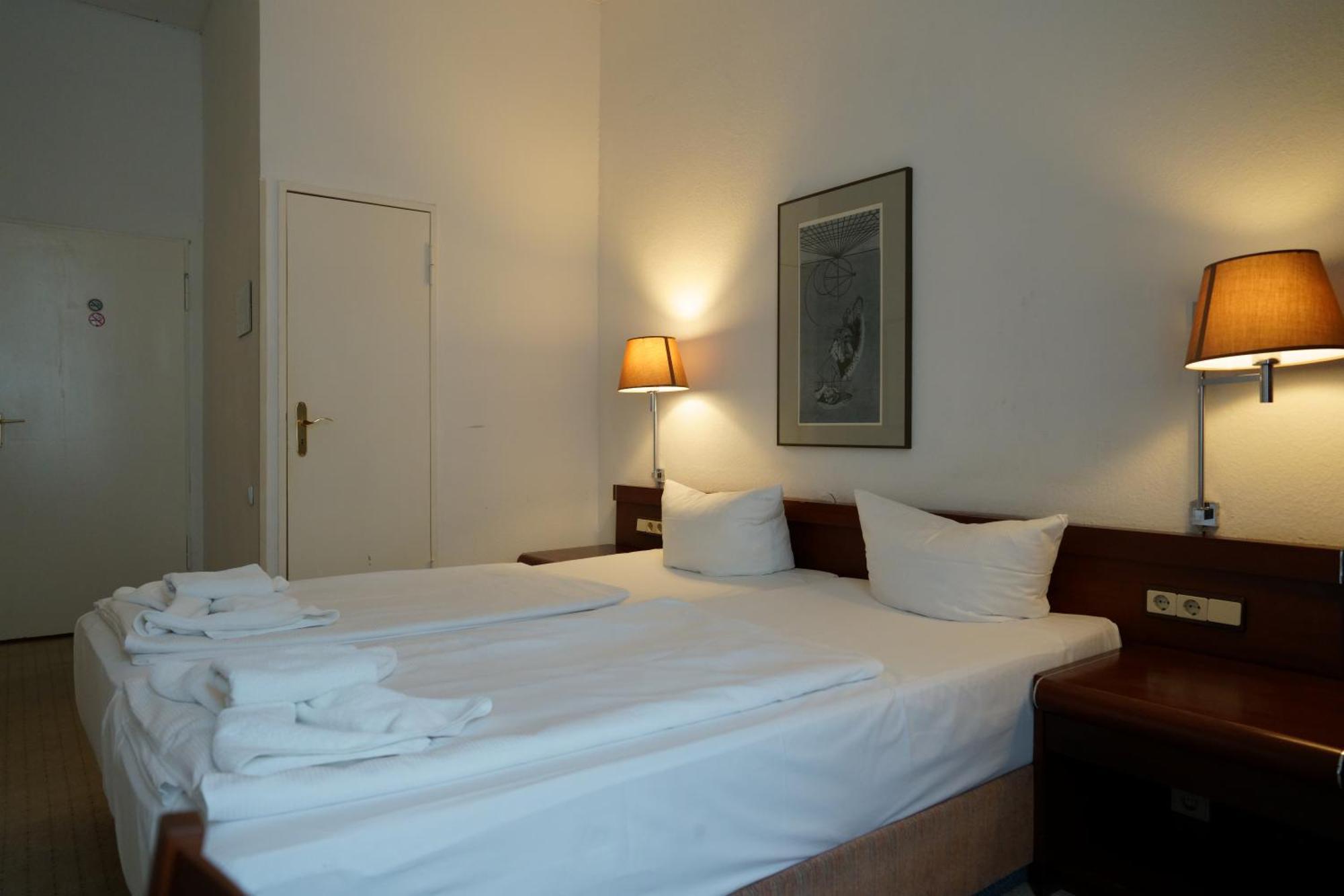Hotel Pension Xantener Eck Berlino Esterno foto