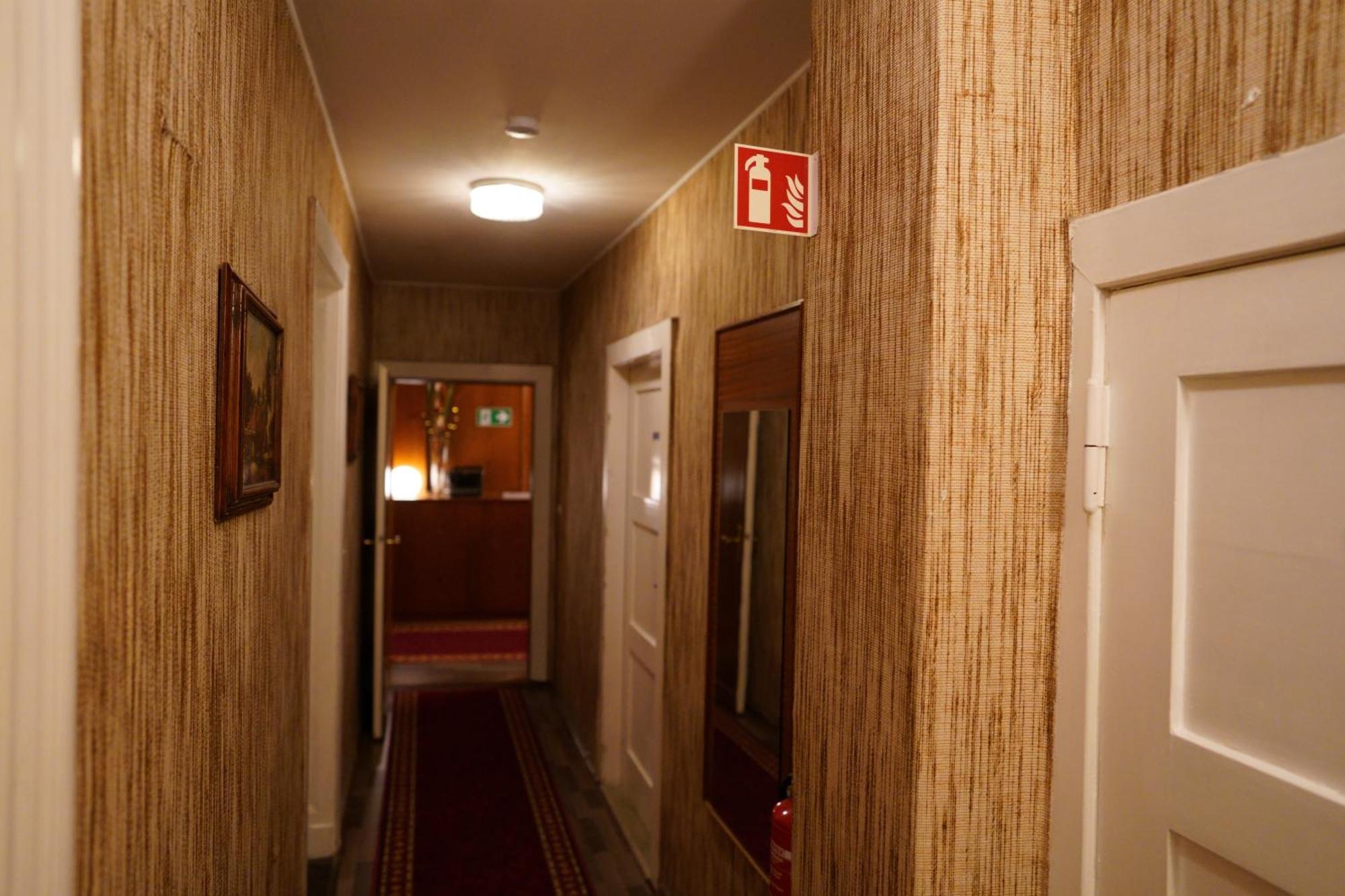 Hotel Pension Xantener Eck Berlino Esterno foto