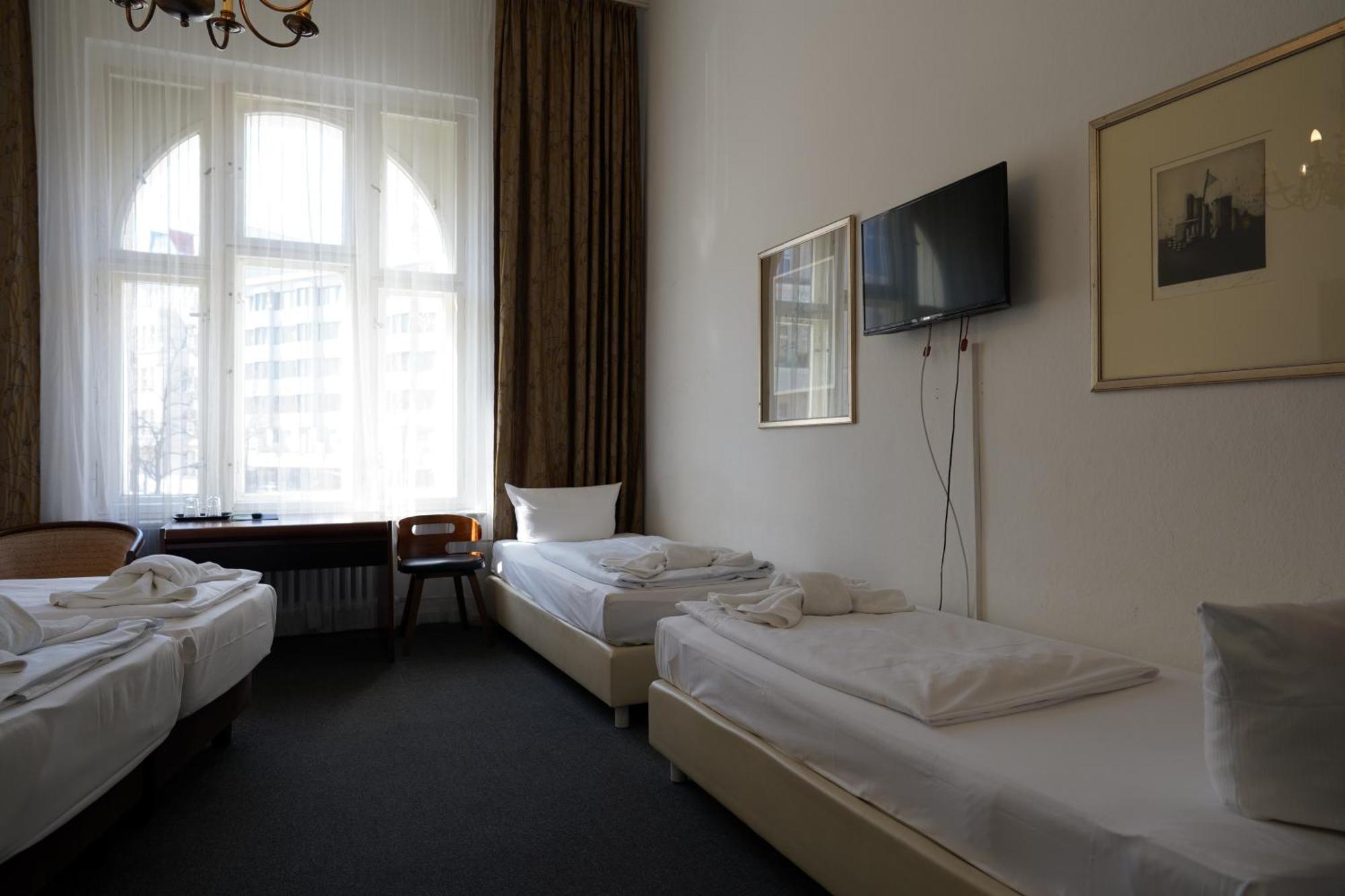 Hotel Pension Xantener Eck Berlino Esterno foto