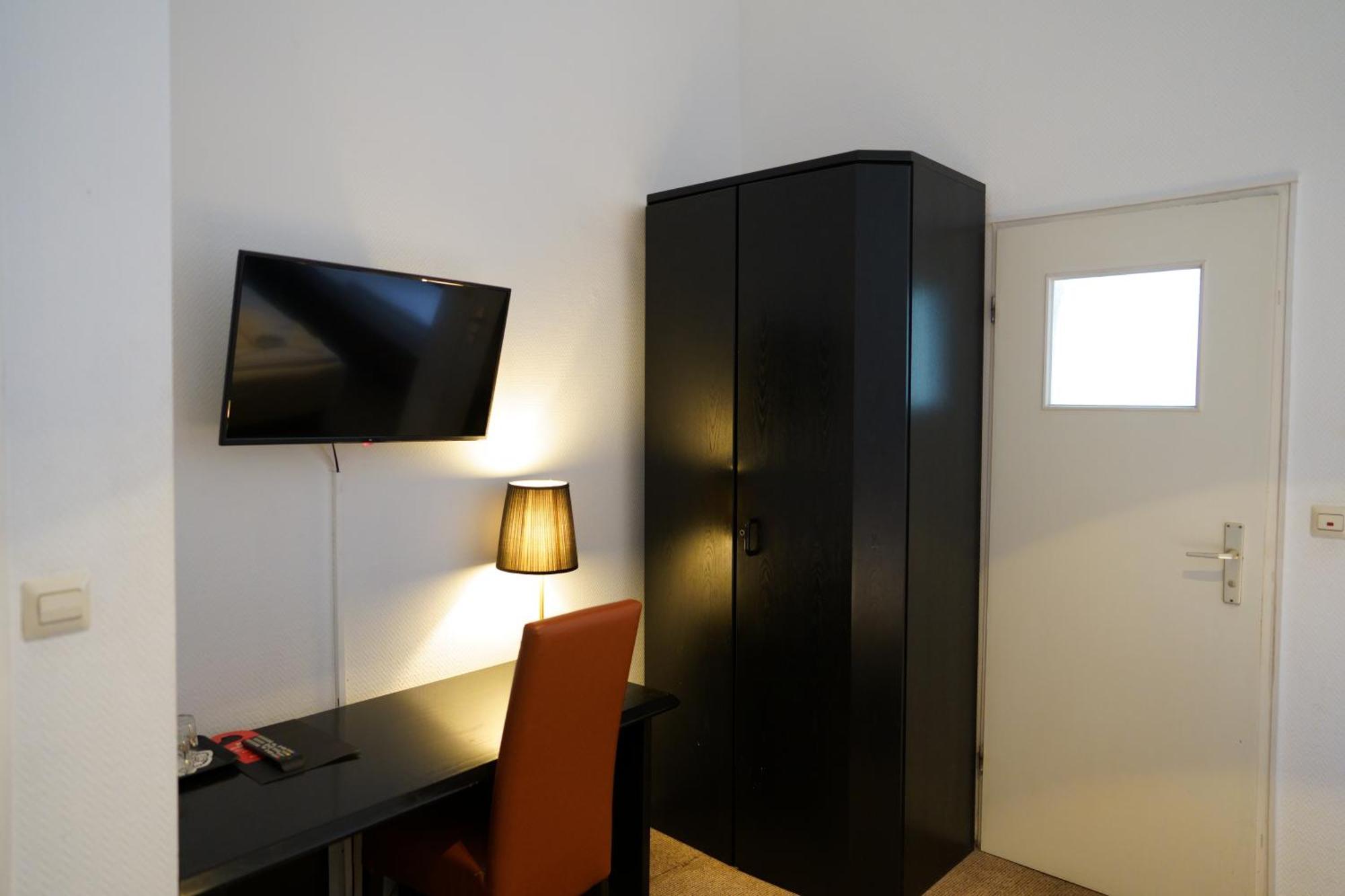 Hotel Pension Xantener Eck Berlino Esterno foto