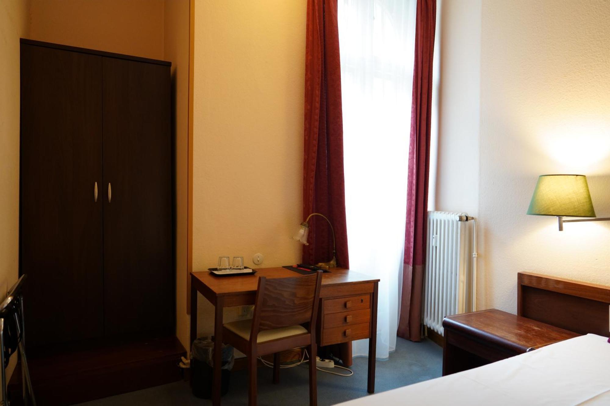 Hotel Pension Xantener Eck Berlino Esterno foto