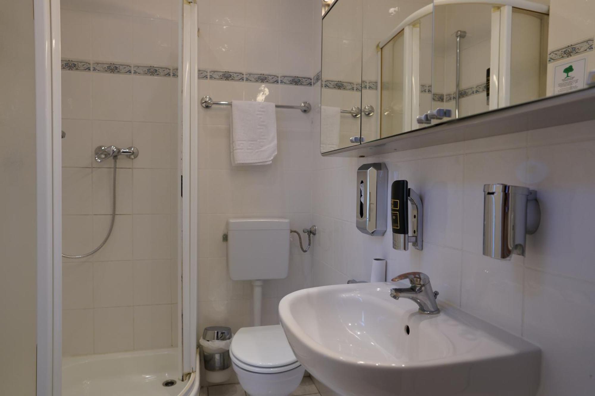 Hotel Pension Xantener Eck Berlino Esterno foto