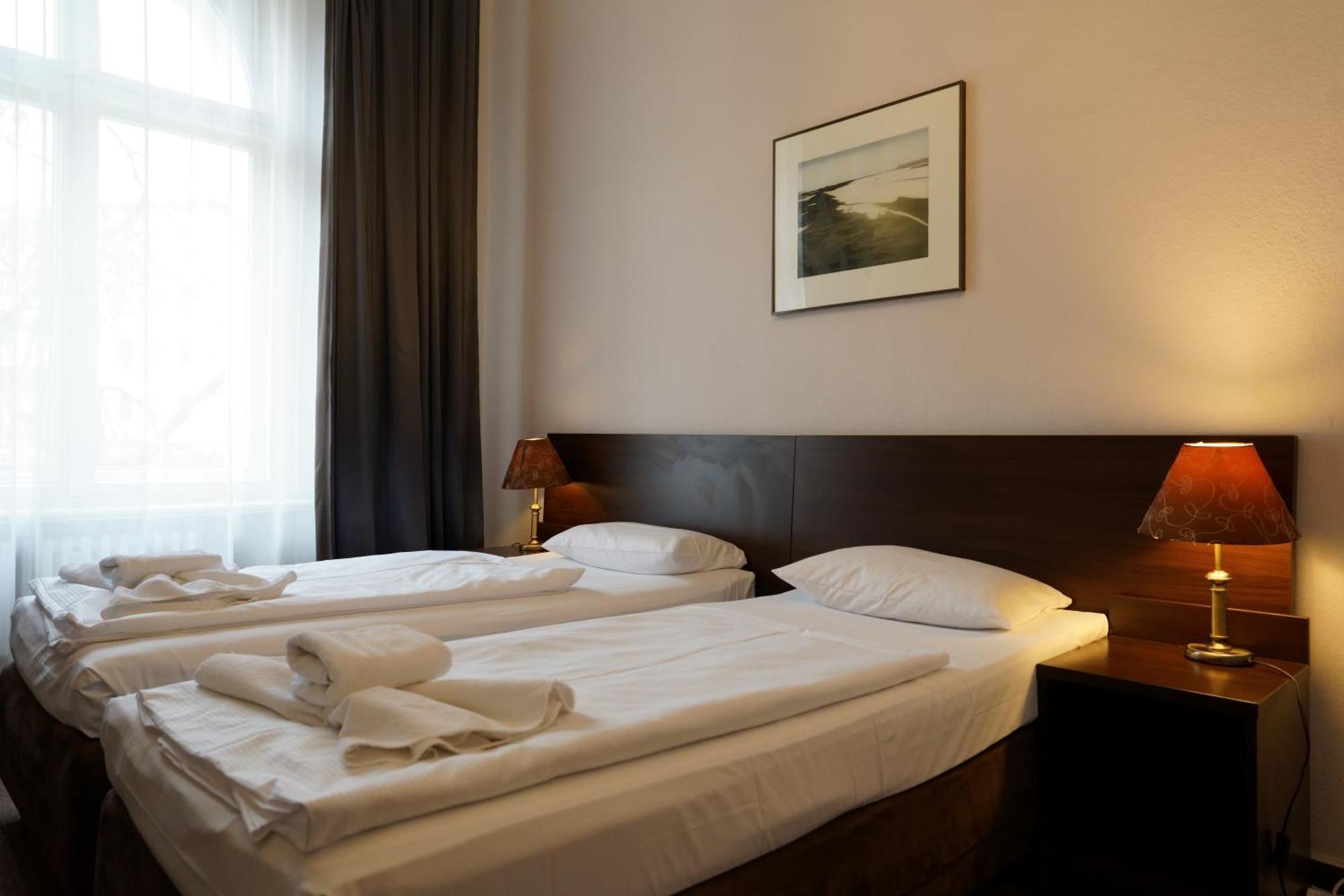 Hotel Pension Xantener Eck Berlino Esterno foto