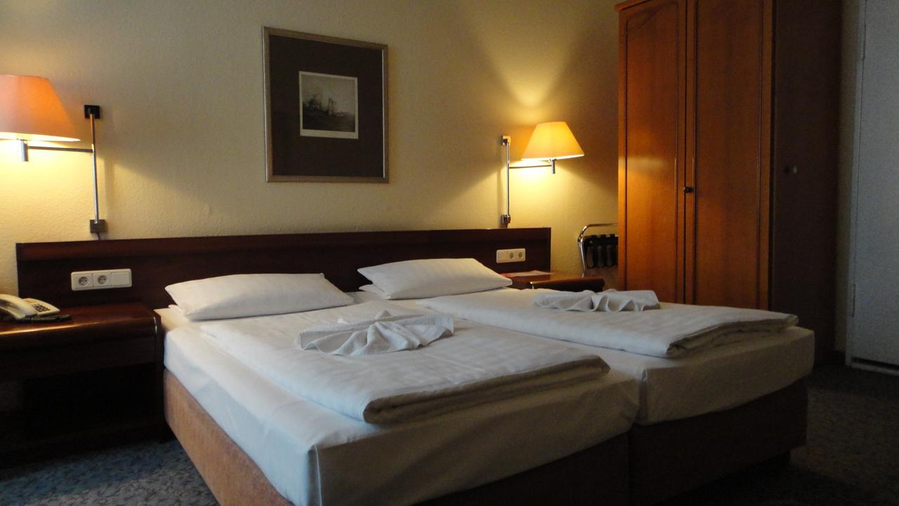 Hotel Pension Xantener Eck Berlino Esterno foto