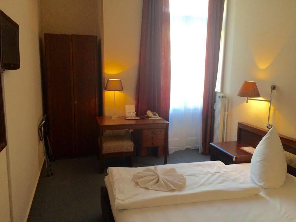 Hotel Pension Xantener Eck Berlino Esterno foto