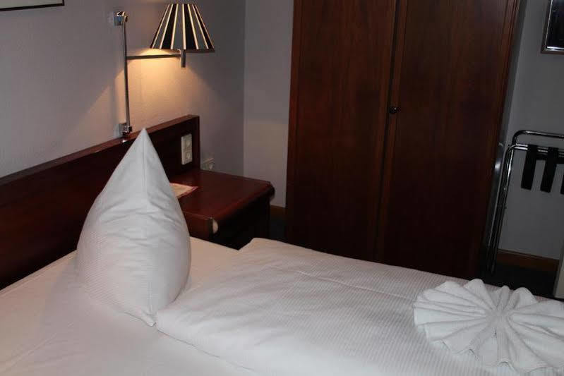 Hotel Pension Xantener Eck Berlino Esterno foto